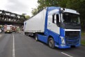 LKW blieb unter Bruecke haengen Koeln Ehrenfeld Innere Kanalstr Hornstr P453